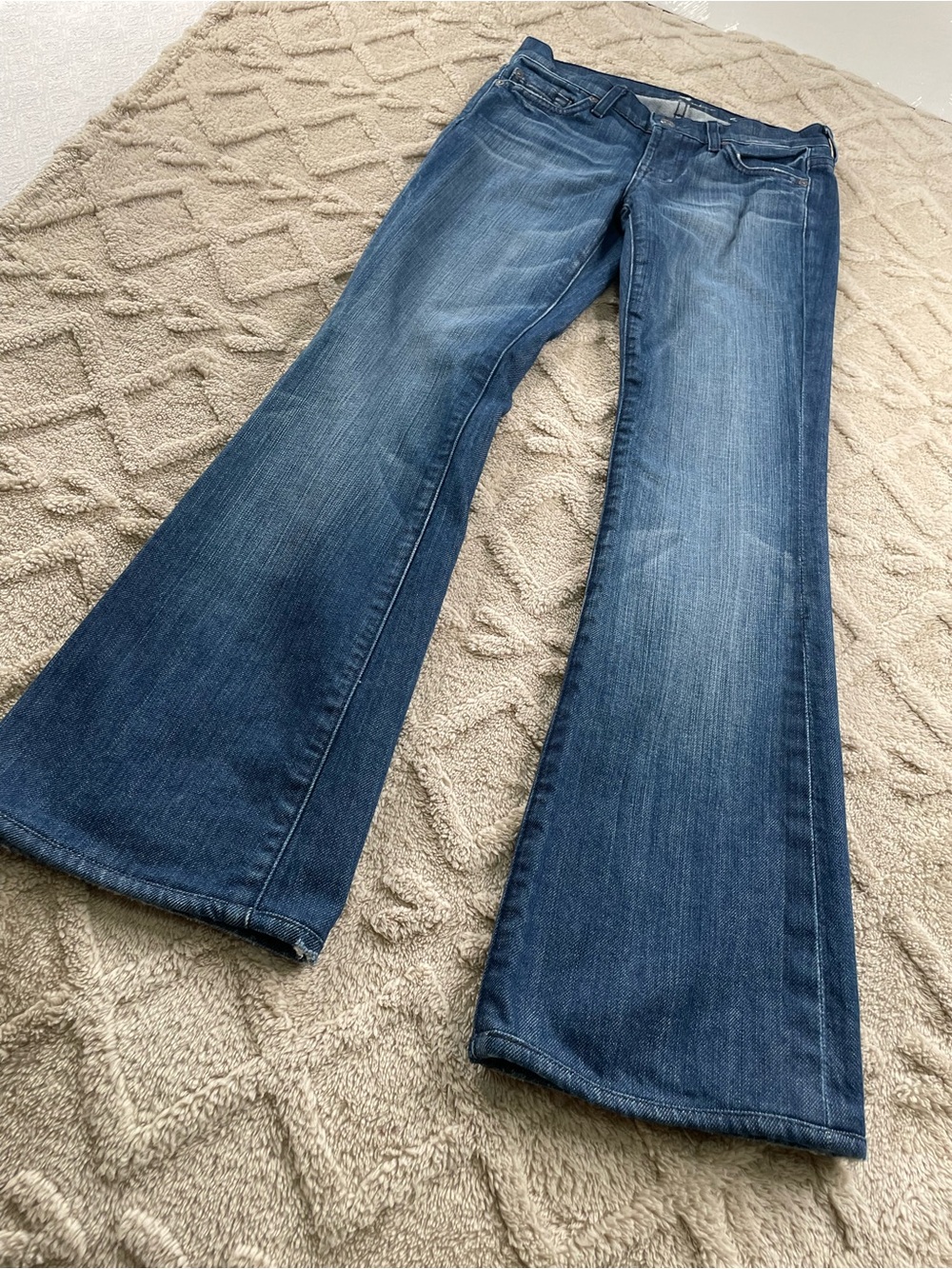 7 For All Mankind Medium Blue Flared Jeans Size 25 Style:  Boot Cut